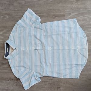 Short sleeve button up